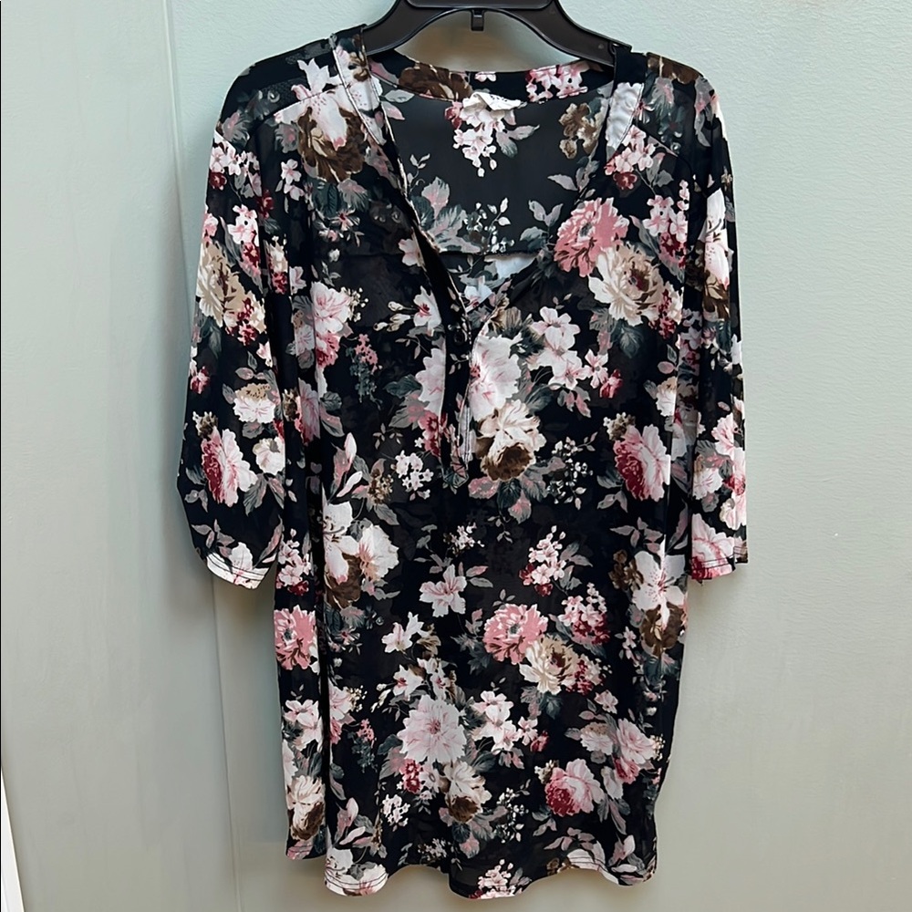 Siren Lily Black and Pink Floral Top